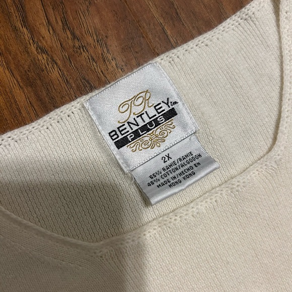 The Bentley Plus Cream Sleeveless Knit Top Flower Embroidery Size 2X Ramie - Picture 3 of 8